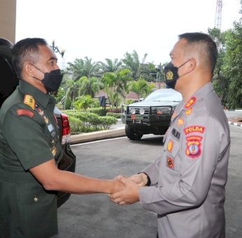 Kunjungi Polda Kaltim, Mayjen TNI Tri Budi Utomo Disambut Langsung Irjen Pol Imam Sugianto