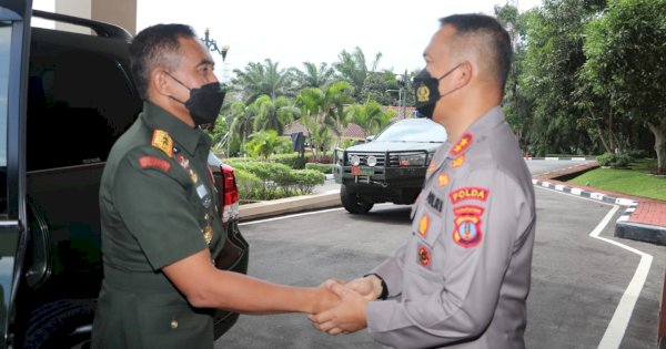 Kunjungi Polda Kaltim, Mayjen TNI Tri Budi Utomo Disambut Langsung Irjen Pol Imam Sugianto