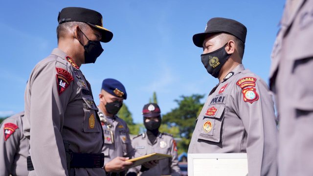 Kapolda sulbar Irjen Pol Drs. Verdianto I. Bitticaca Saat Melakukan Kunjungan Kerja di Polres Polman (Foto: Istimewa)