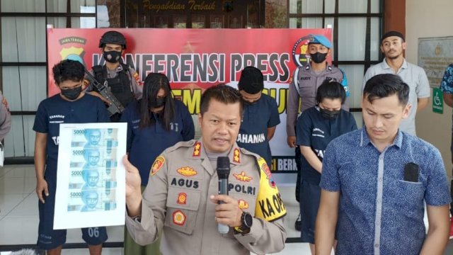 Kapolres Temanggung AKBP Agus Puryadi Memimpin Langsung Konferensi Press Pengungkapan Peredaran Uang Palsu (Foto: Istimewa)