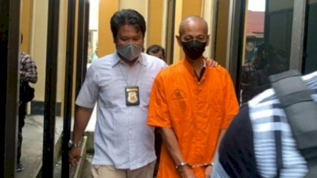 Tersangka DP daat digiring Petugas. (Foto: Istimewa)