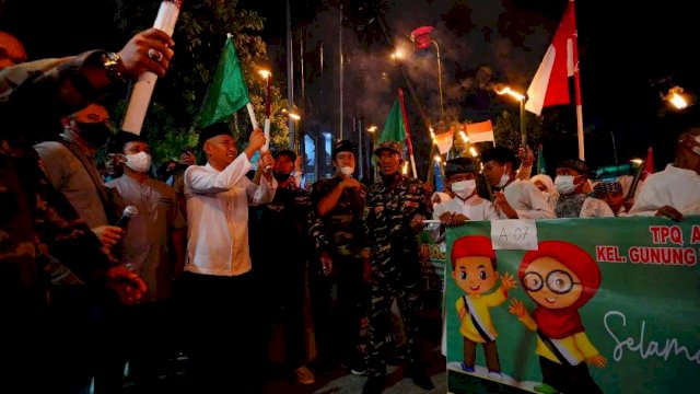 Pawai Obor Diikuti Ratusan Peserta Berasal dari Kategori Umum dan Kategori TK/TPA Kota Balikpapan.(Istimewa)