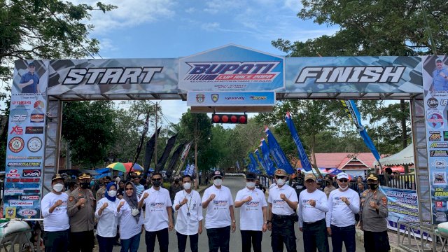 Bupati Cup Road Race 2022 Kejuaraan Daerah (Kejurda) Balap Motor Putaran I Ikatan Motor Indonesia (IMI) Sulawesi Selatan (Sulsel) di Sirkuit Atakkae Resmi Digelar.(Istimewa)