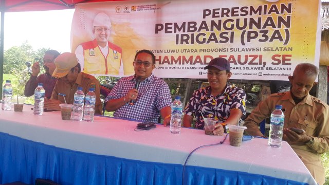 Anggota DPR RI Komisi V Muhammad Fauzi (tengah) 
