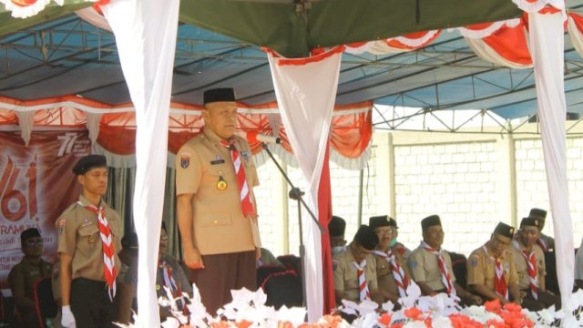 Wakil Ketua Kwarcab Pramuka Buteng Abidin saat memimpin Upaca Peringatan Hari Lahir Pramuka ke-61, Selasa (30/08/2022).