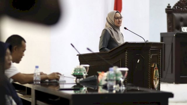 Bupati Luwu Utara Indah Putri Indriani memberikan jawaban terkait dua ranperda inisiatif DPRD Luwu Utara. Jumat (29/07/2022)