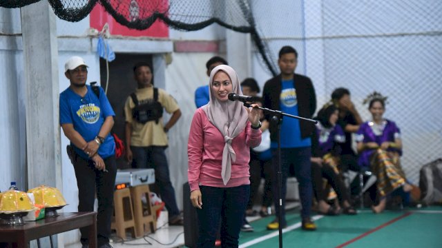 Bupati Luwu Utara Indah Putri Indriani saat membuka turnamen Bola Basket Persatuan Bola Basket Seluruh Indonesia (PERBASI) Luwu Utara Cup 2022. Minggu (07/08/2022) FOTO/PROTOKOL LUWU UTARA