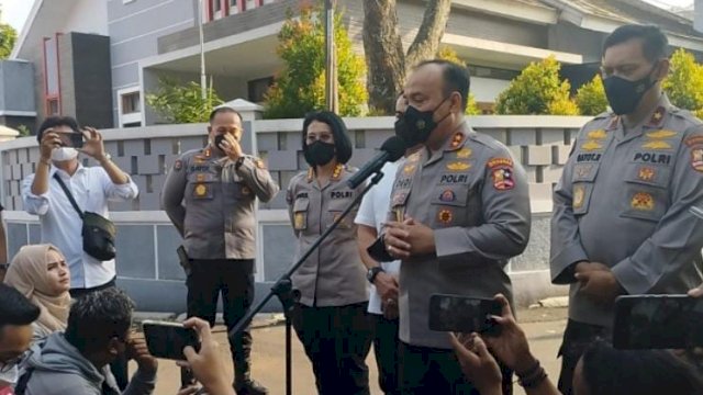 Kadiv Humas Irjen Pol, Dedi Prasetyo Pimpin Press Confrence di TKP, Senin (1/8) (Foto:Istimewa)