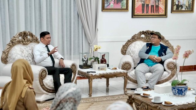 Bupati Gowa, Adnan Purictha Ichsan saat menerima tim verifikasi Proklim Lestari KLHK di Rujab Bupati Gowa, Senin (01/08). (Dok. Humas Gowa)