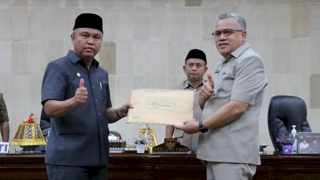 Bupati Luwu Timur, Budiman serahkan rancangan perubahan KUA PPAS TA 2022 ke DPRD Luwu Timur. (Istimewa)