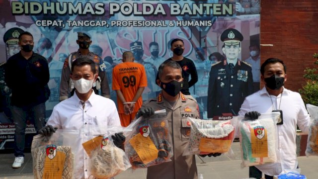 Kabid Humas Polda Banten Kombes Pol Shinto Silitonga, memimpin Press Confrence Kasus Penemuan Mayat. (Foto: Istimewa)