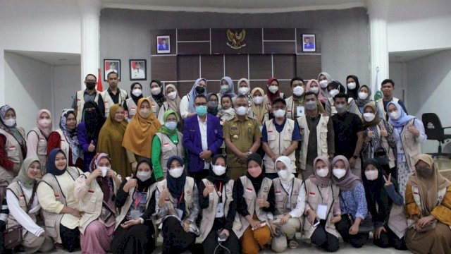 Mahasiswa Fakultas Kesehatan Gigi UMI Makassar berfoto bersama Bupati Luwu Timur, Budiman.