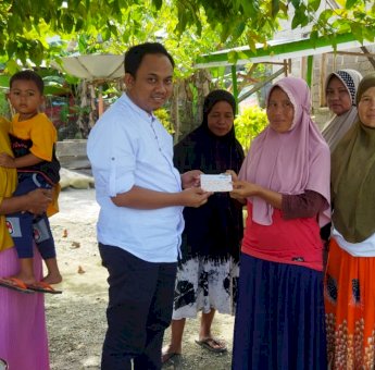 Anggota DPRD Luwu Timur Alpian Serahkan Bantuan untuk Kelompok Ternak di Desa Madani