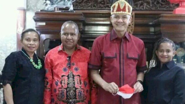 Selviana dan Keluarganya bertemu Gubernur Jawa Tengah Ganjar Pranowo sebelum kembali ke Papua. (Foto: Istimewa)