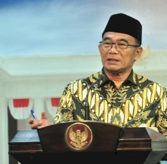 Menko PMK: Negara Tak Rugi Akibat Beras Bansos yang Rusak di Depok