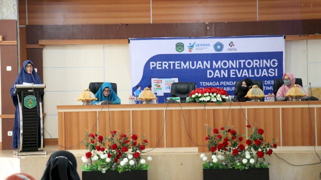 Asisten Administrasi Umum, Ir. Nursih membuka kegiatan pertemuan Monitoring dab Evaluasi (Monev) Tenaga Pendamping Gizi Desa (TPGD) tingkat Kabupaten Luwu Timur.