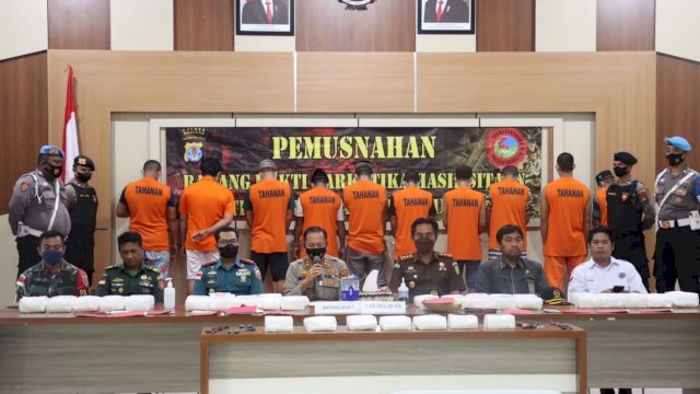 Polres Nunukan saat memusnahkan sabu seberat 48 Kilogram dari 17 perkara sejak April 2022, Kamis (04/08/2022). (Istimewa)