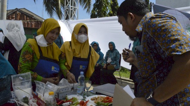 Lomba masak kudapan ikan inovasi pencegahan stunting menggunakan kompor induksi.