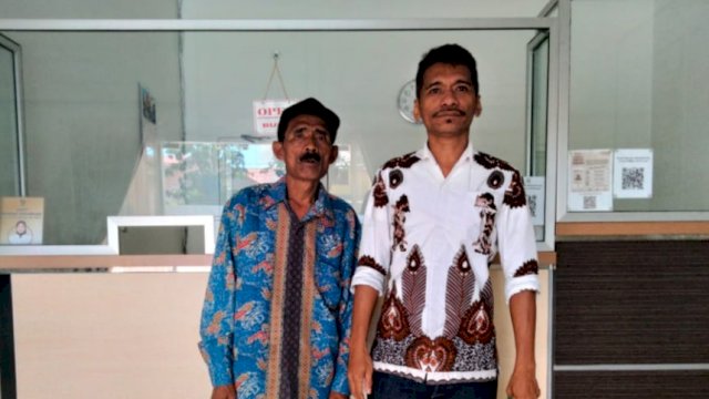 Ramdal Pengacara bersama Kliennya La Rusia, saat mendatangi kantor BPN Kabupaten Muna. (Foto: Rustam/Republiknews.co.id)