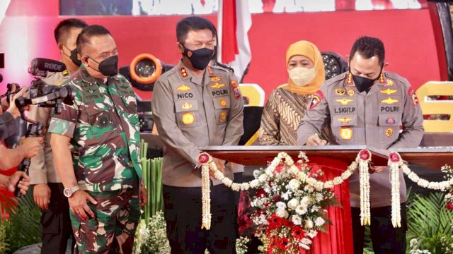 Kapolri Jenderal pol Listyo Sigit Prabowo Menandatangani Peresmian Gedung dan Fasilitas Baru di Polda Jawa Timur. (Istimewa)