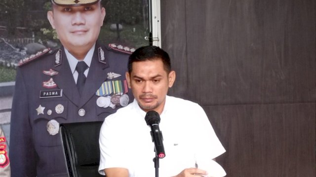 Kasat Narkoba Polres Metro Jakbar AKBP Akmal, memerikan keterangan Pers. (Foto: Wahyu Widodo/Republiknews.co.id)