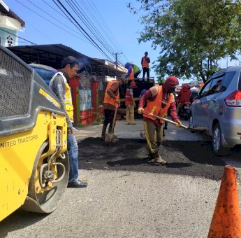 Tahun Ini, Dinas PUPR Gowa Lakukan Pengaspalan Jalan di Manuju dan Tompobulu