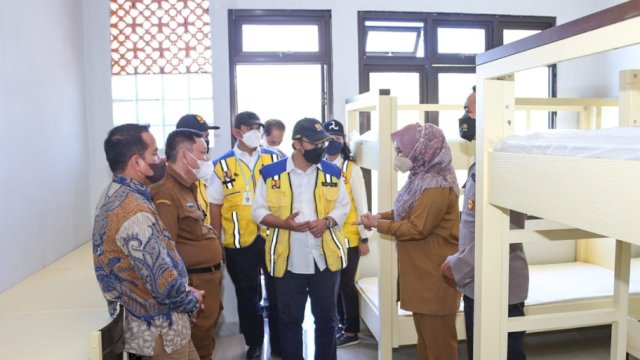 Staf Ahli Menteri PUPR Bidang Teknologi, Industri dan Lingkungan Endra S. Atmawidjaja Berkeliling Mengecek Rusun Dan Fasilitasnya di Kawasan KEK (Foto:Istimewa)