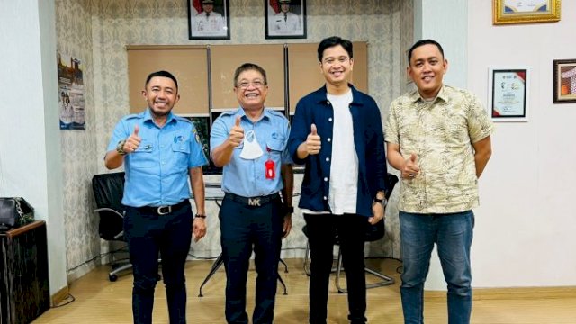 Direktur Utama PDAM Kota Makassar Beni Iskandar bersama Direktur Air Limbah Ayman Adnan, saat menerima Anggota DPD RI Andri Prayoga Putra Singkarru. (Istimewa)