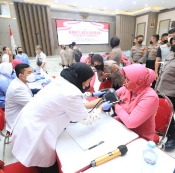 Sambut Hari Polwan ke-74, Polwan Polda Jatim Gelar Donor Darah, Baksos dan Polwan Goes To School