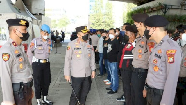 Kapolres Metro Jakarta Barat Kombes Pol Pasma Royce Mengecek Jajaran Pengamanan Aksi Unras di DPR. (Ist)