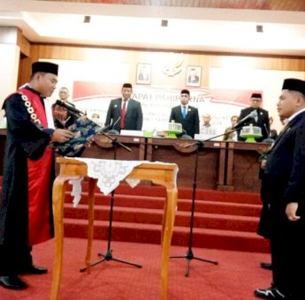 Gantikan Saemuna, Irwan Resmi Dilantik Jadi Ketua DPRD Muna