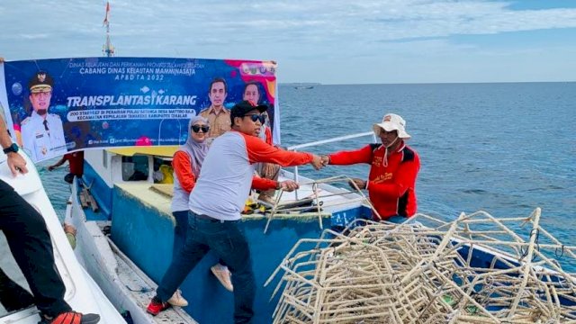 Persiapan Pemasangan Karang buatan sebagai tempat tinggal Ikan oleh Dinas Kelautan dan Perikanan Sulsel. (Istimewa)