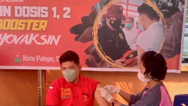 Warga Kota Palopo saat melaksanakan vaksinasi Covid-19 yang digelar BINDA Sulsel Wilayah Kota Palopo. (Dok. BINDA Sulsel)
