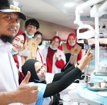 Dukung Baksos IKA Unhas, Pemprov Sulsel Turunkan Nakes Beri Layanan Pemeriksaan Kesehatan Gratis di Bone