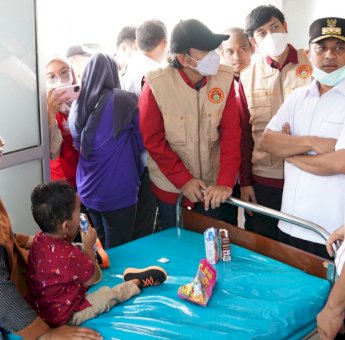 Ibu di Bone Terharu Anaknya Dapat Fasilitas Operasi Bibir Sumbing Dari Andi Sudirman