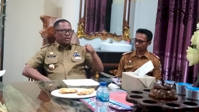 Pj Bupati Muna Barat, Bhari. (Foto: Rustam/Republiknews.co.id)