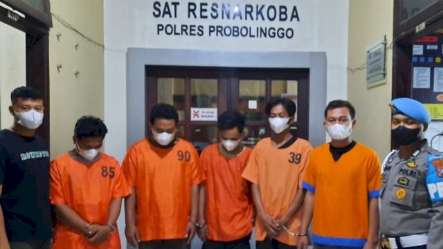 Lima pelaku pengedar Sabu diamankan di Polres Probolinggo. (Foto: Istimewa)