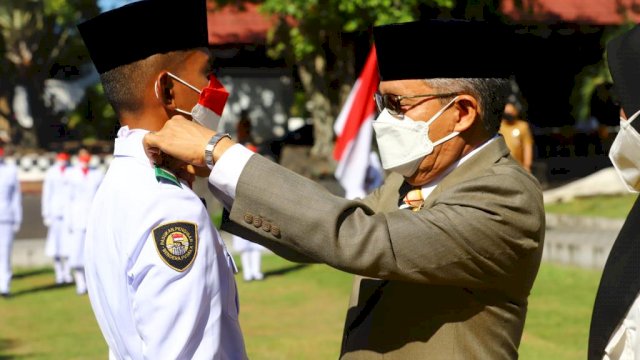 Ket : Wali Kota Parepare, Taufan Pawe saat mengukuhkan Paskibraka tingkat Kota Parepare (Foto : Humas Pemkot Parepare)