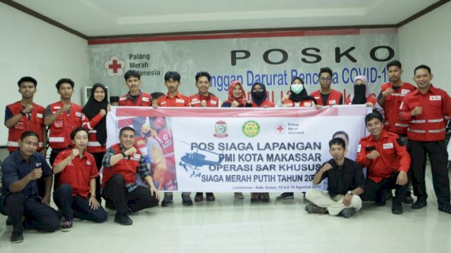 Ketua PMI Kota Makassar Syamsu Rizal (Deng Ical) saat melapas Relawan PMI Kota Makassar, Senin (15/08/2022). (Istimewa)