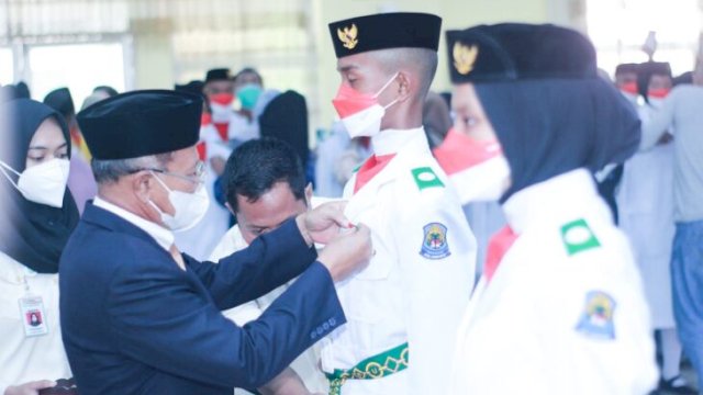 Pasukan Paskibra dikukuhkan Bupati Jeneponto Iksan Iskandar di ruang Pola Panrangnuangta, Selasa (16/08/2022). (Ist)
