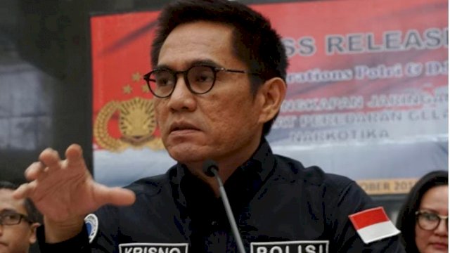 Direktur Tindak Pidana Narkoba Bareskrim Polri, Brigjen Pol Krisno Halomoan Siregar, memberikan keterangan Pers, Selasa (16/08/2022). (Foto: Istimewa)