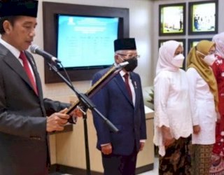 Presiden Jokowi Pimpin Apel Kehormatan dan Renungan Suci di TMP Kalibata
