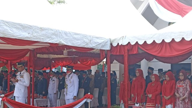 Pelaksanaan upacara HUT Kemerdekaan RI ke-77 Tahun di Kabupaten Gowa berlangsung di Halaman Kantor Bupati Gowa, Rabu (17/08/2022) dengan khidmat. (Foto: Chaerani/Republiknews.co.id)