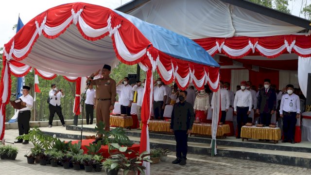 Kepala Otorita Ibu Kota Nusantara Bambang Susantono memimpin Peringatan Hari Ulang Tahun ke-77 Republik Indonesia di Titik Nol Ibu Kota Nusantara.(Istimewa)