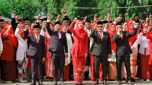 Direksi PDAM Kota Makassar usai Upacara di Halaman Kantor Pusat PDAM, Rabu (17/08/2022). (Istimewa)