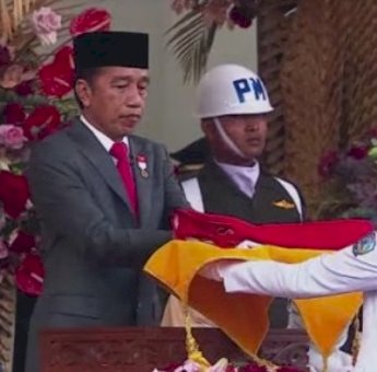 Upacara Penurunan Bendera di Istana Merdeka Berjalan Lancar