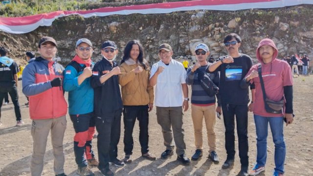 Ilham Arief Sirajuddin bersama para sahabat-sahabat Bontolojong.