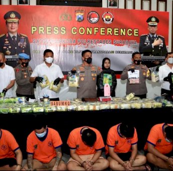 Polrestabes Surabaya Sita 90,7 Kg Sabu dan 13,6 Kg Ganja, Delapan Tersangka Ditangkap