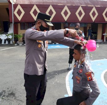 Siram Air Bunga, 12 Personil Bintara Remaja Resmi Bertugas Di Polres Soppeng.