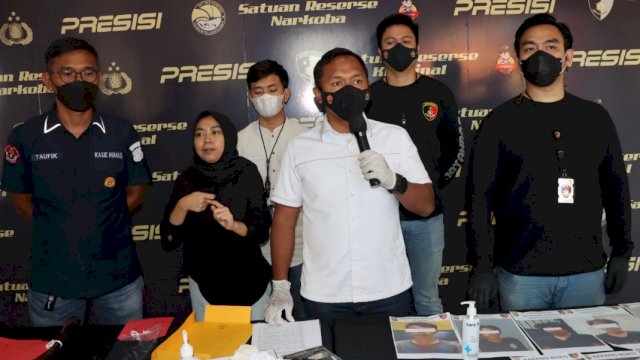 Ket : Kasat Reskrim Polres Metro Jakarta Barat Akbp Joko Dwi Harsono Pimpin Press Confrence Ungkap Kasus Begal (Foto:Istimewa)
